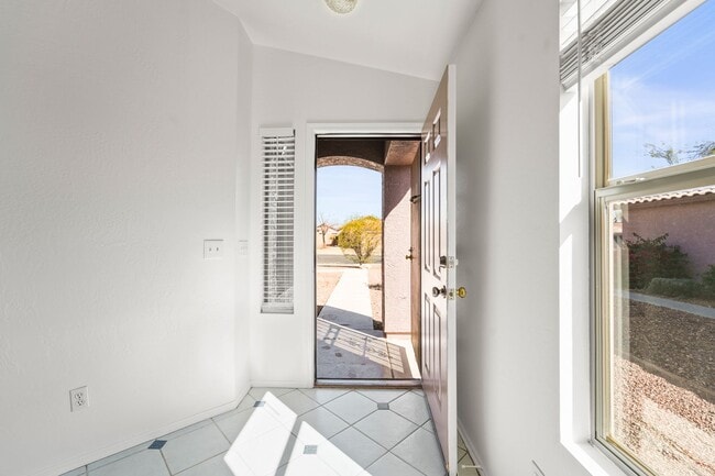 Building Photo - Prime Surprise Location | 3 Bed, Low-Maintenance Yard + Amenities