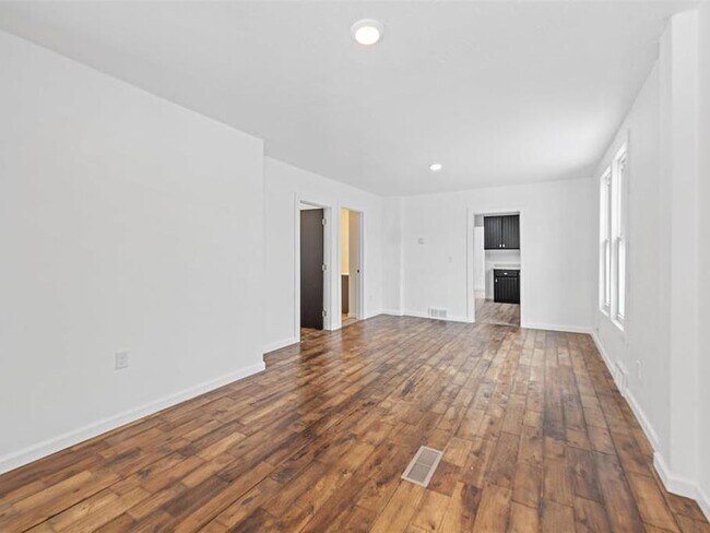 Building Photo - 1610 15th Ave