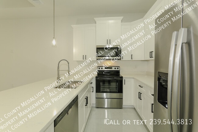 Building Photo - 141 Harold Ave S