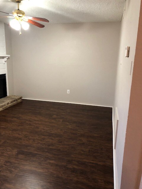 Building Photo - 909 NW Summercrest Blvd