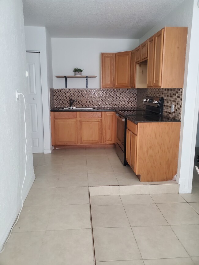 Building Photo - 1806 Grasmere Dr