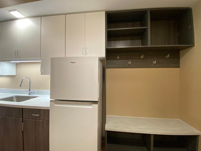 Building Photo - 83 Hanover St