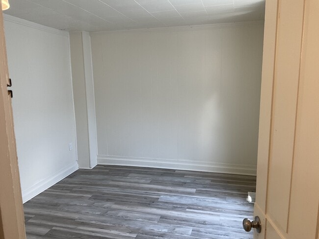 Building Photo - 313 E Burd St