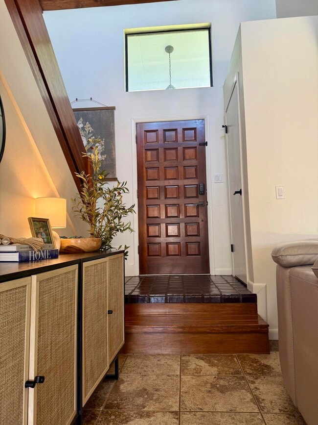 Building Photo - 350 Sailfish Dr