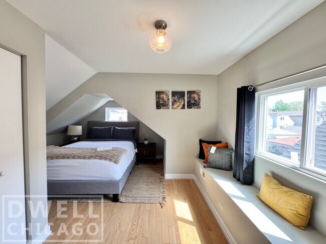 Building Photo - 2550 W Thomas St