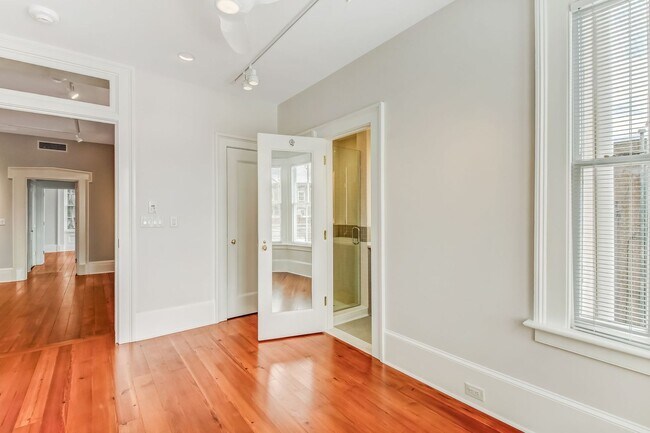 Building Photo - 31 E Jones St