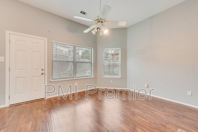 Building Photo - 1220 Royal Crescent Dr