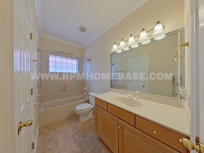 Building Photo - Elegant 2-Bedroom Home with Bonus Flexible...