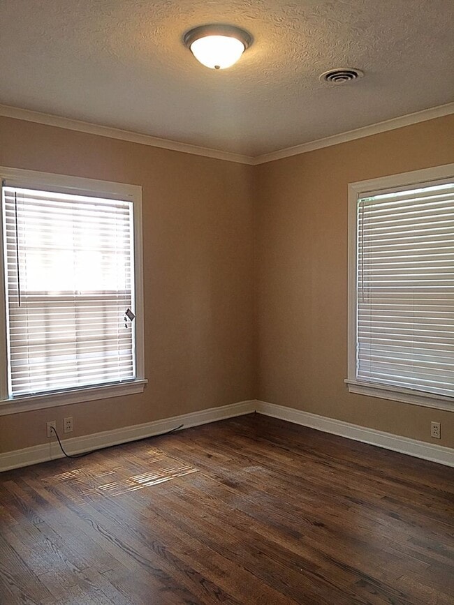 Building Photo - 144 Maywood Dr