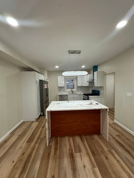 Building Photo - 1910 43rd St