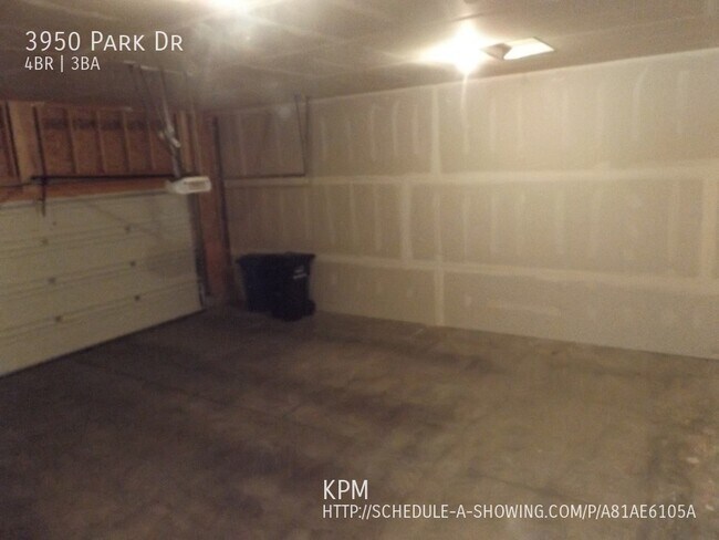 Building Photo - 3950 Park Dr