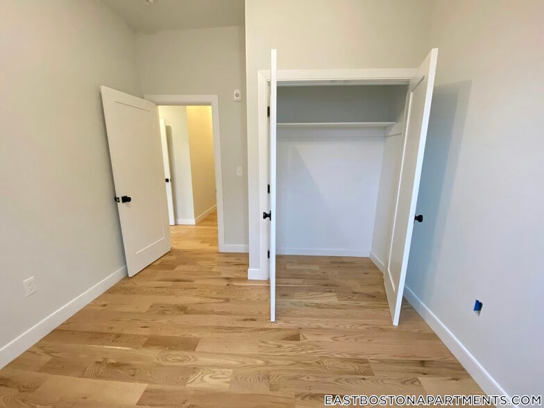 Building Photo - 275 Webster St