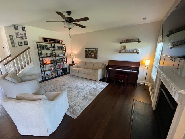 Building Photo - Stunning 5 Bed 3 Bath Home in Anderson Creek Club