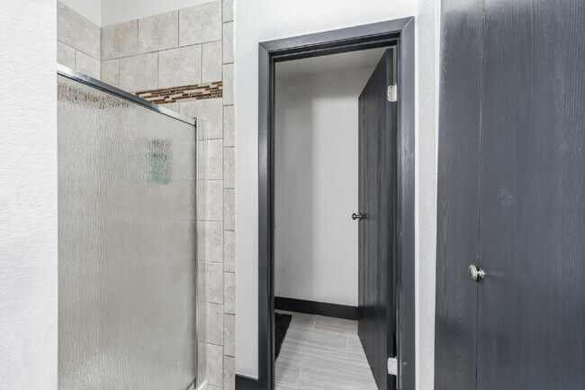 Building Photo - Beautiful Remodeled 2 Bedroom/2 Bathroom Condo is DTC!