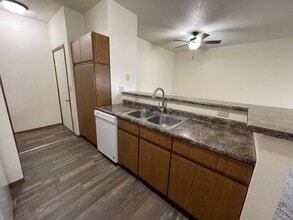 Building Photo - Spacious 3 bedroom, 1 bath Located in West Fargo.