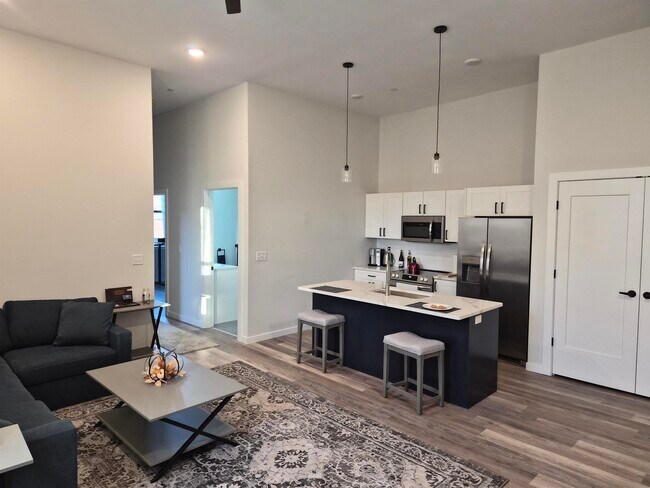 Building Photo - 36 Pleasant St