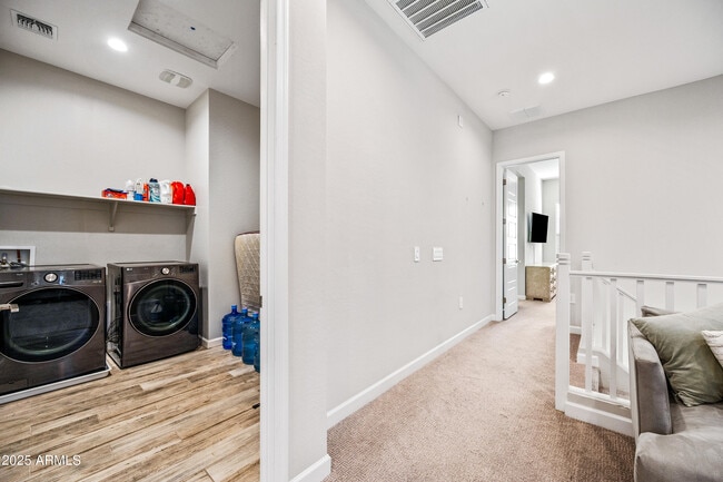 Building Photo - 4827 E Village Dr