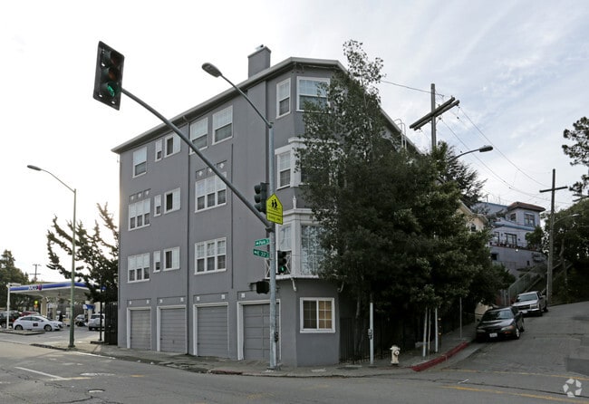 Building Photo - 1000 E 33rd St