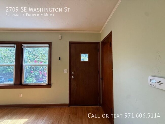 Building Photo - 2709 SE Washington St