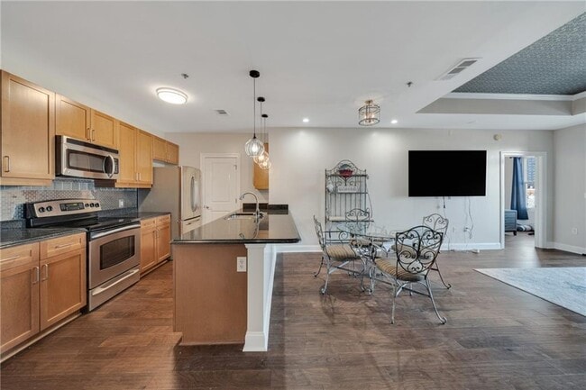 Building Photo - 325 East Paces Ferry Rd NE