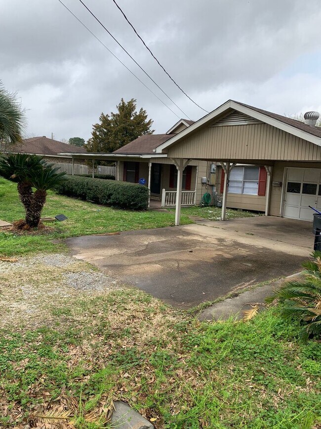 Building Photo - 4700 Beaumont Ave