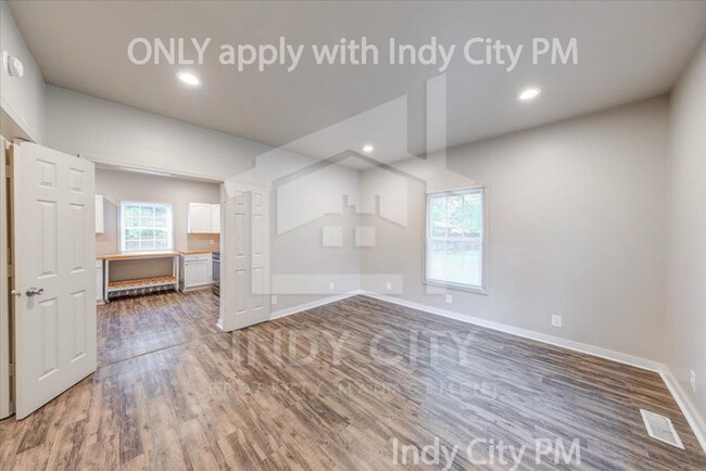 Building Photo - 117 N Riley Ave