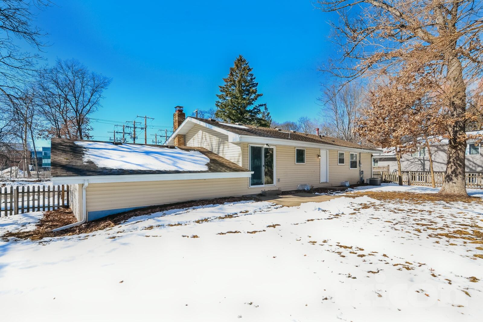 Building Photo - 1420 Boone Ave N