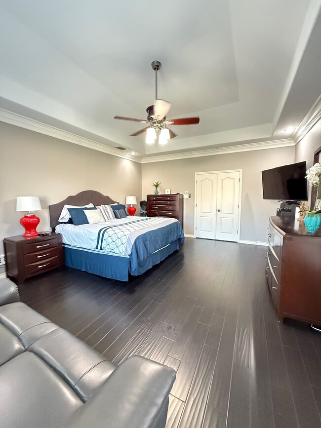 Building Photo - 3811 Sandcliff Dr