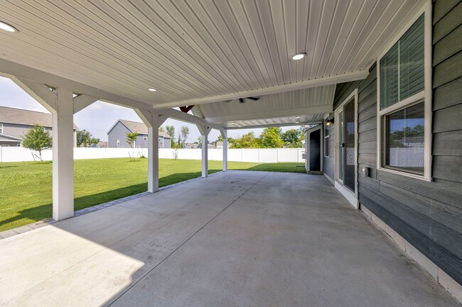 Building Photo - Luxurious 4-bed
