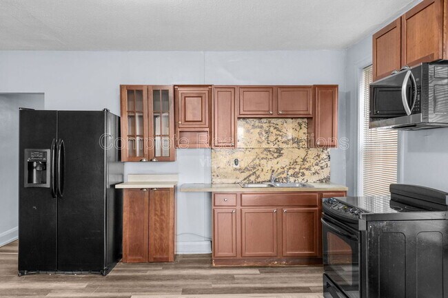 Building Photo - 3530 Oregon Ave