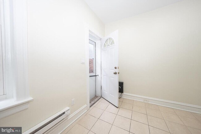 Building Photo - 22 Ardmore Ave