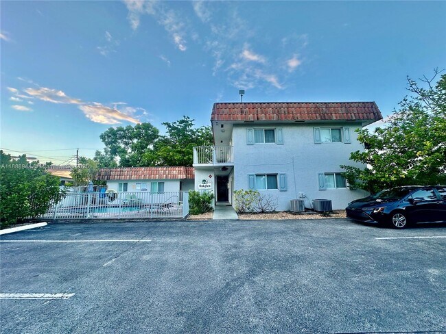 Building Photo - 1274 NE 40th St