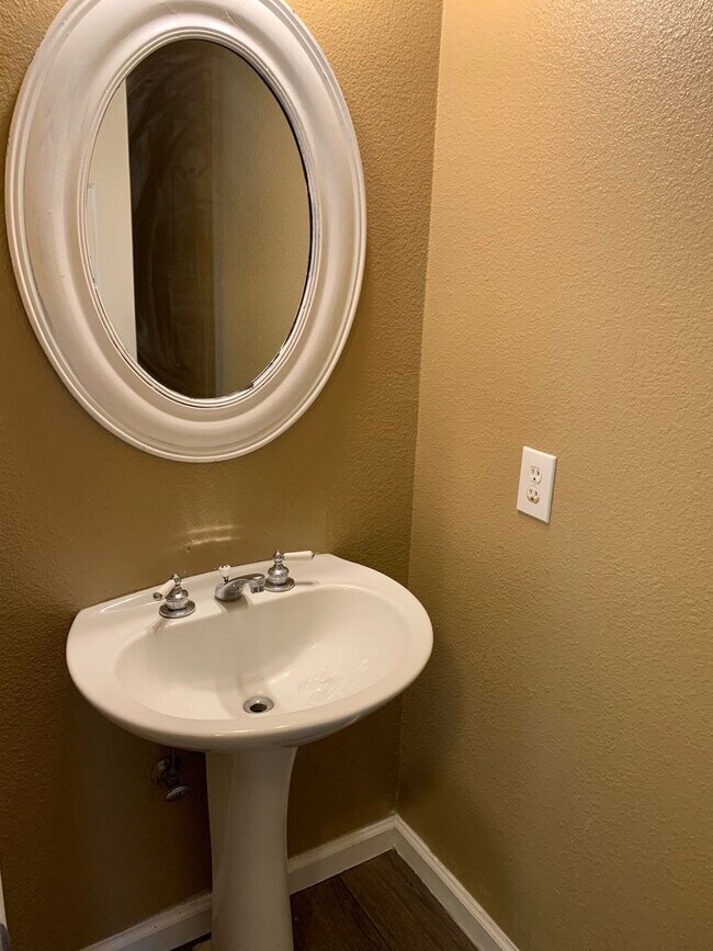 Building Photo - Fantastic Antioch Home!