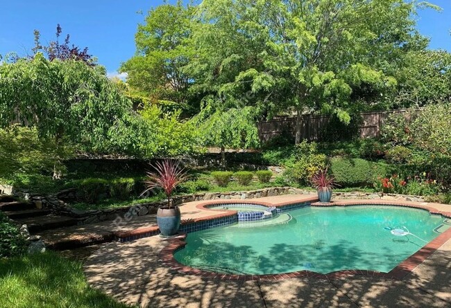 Building Photo - Coming Soon!!  Spacious Single Story in Se...