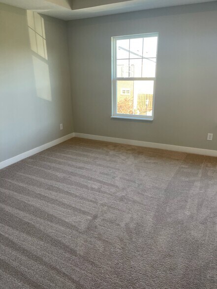 Primary Photo - 944 Parkway Dr
