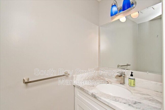 Building Photo - 122 S Guadalupe Ave