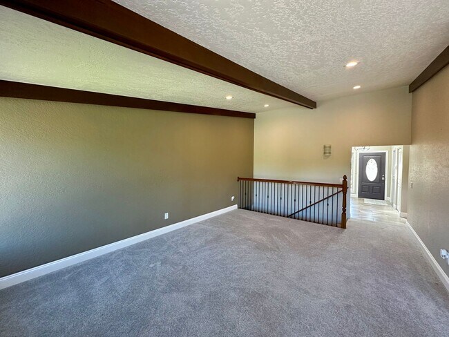 Building Photo - 2710 Lakeridge Ln