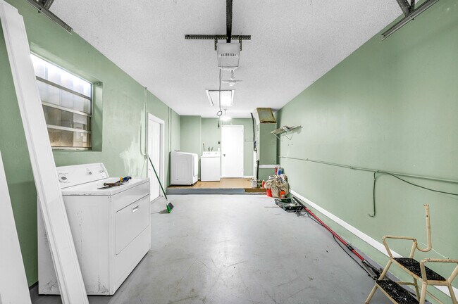 Building Photo - 22674 Family Cir