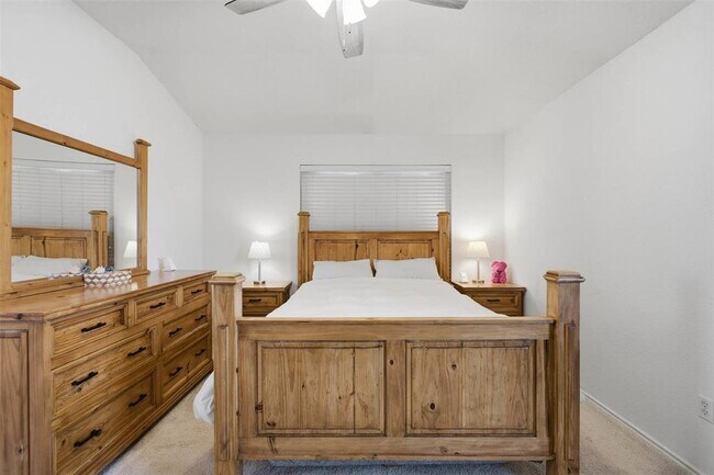 Building Photo - 912 Sweet Leaf Ln