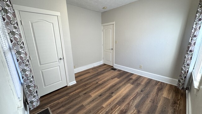 Building Photo - 321 E Tennessee St