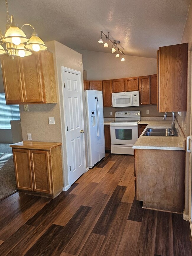 Building Photo - ALL PROSPECTIVE TENANTS MUST SUBMIT A $58 NON-REFUNDABLE APPLICATION FEE PER APPLICANT ONLINE AND...