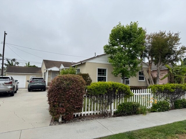 Primary Photo - 4934 E Stearns St