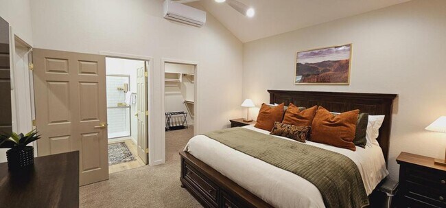 Building Photo - 731 W 6th S St