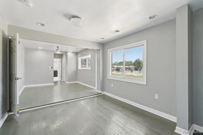 Building Photo - 19211 Birwood St