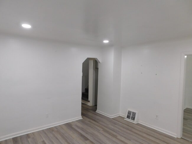 Building Photo - 6490 Stahelin Ave
