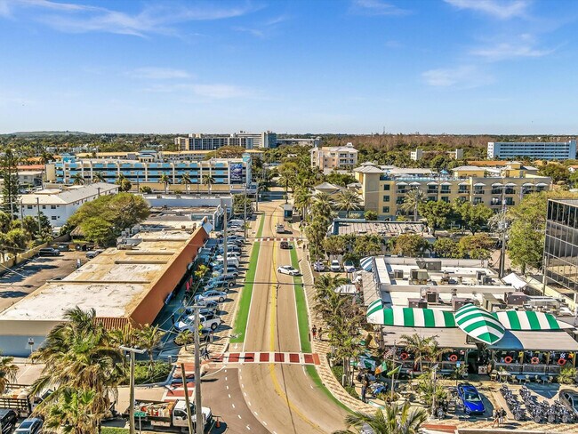 Building Photo - 1537 E Hillsboro Blvd