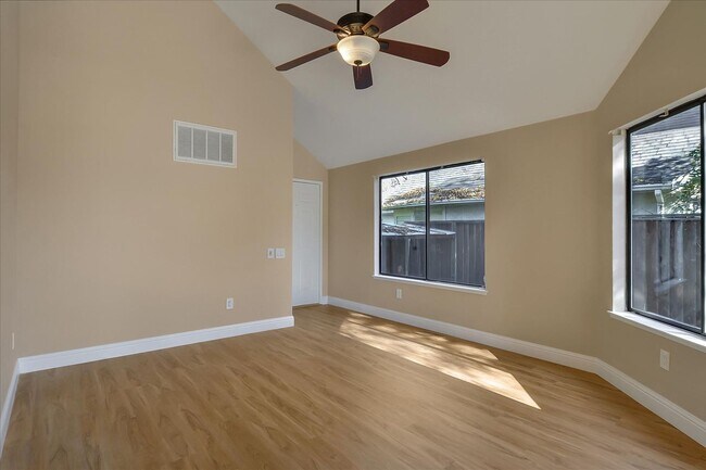 Building Photo - 970 Antelope Terrace