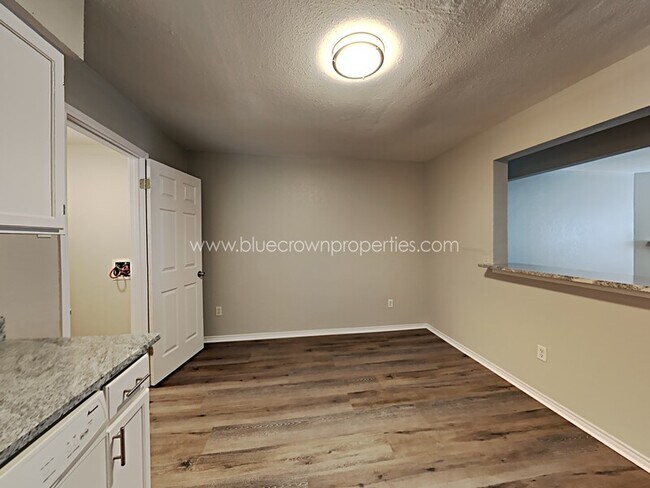 Building Photo - 652 S Rogers Rd