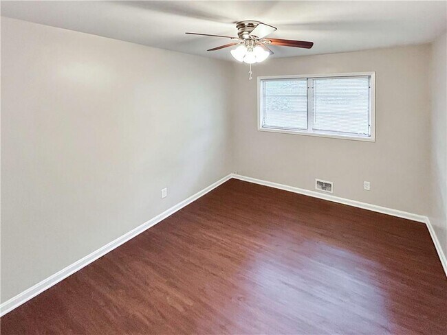 Building Photo - 4239 Pinetree Dr