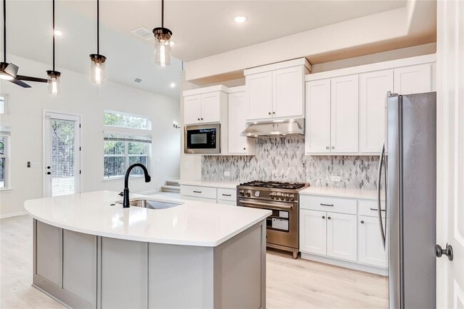 Building Photo - 2008 Kit Cir